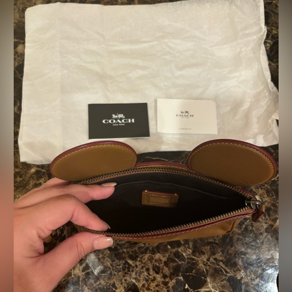 ❌SOLD❌ Coach Disney x Coach Mickey Mouse wristlet - Picture 3 of 6